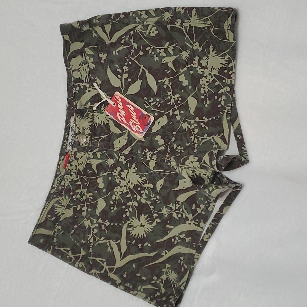 NWT Paris Blues Printed army green short 17